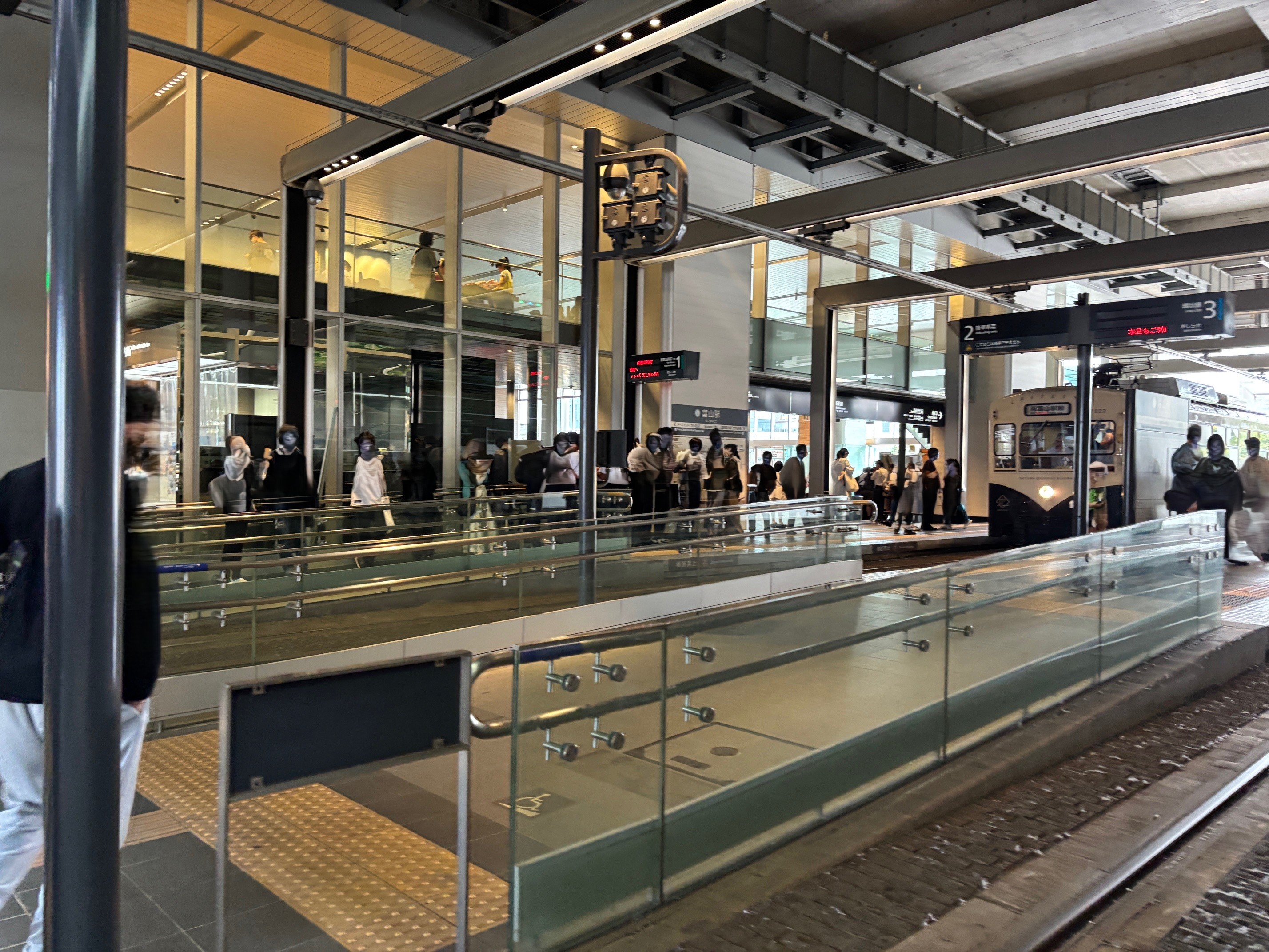 富山駅