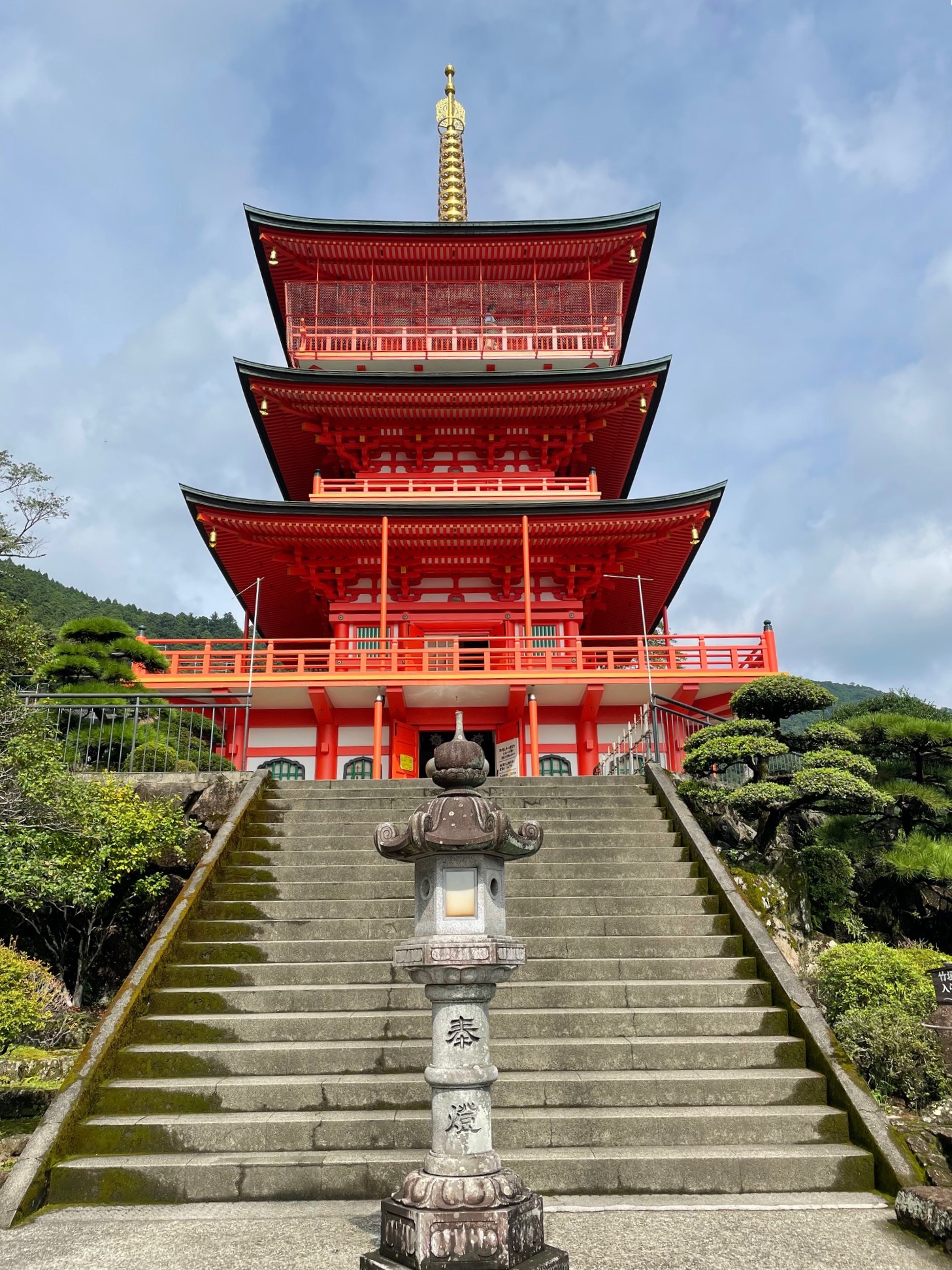 三重塔と那智大滝2